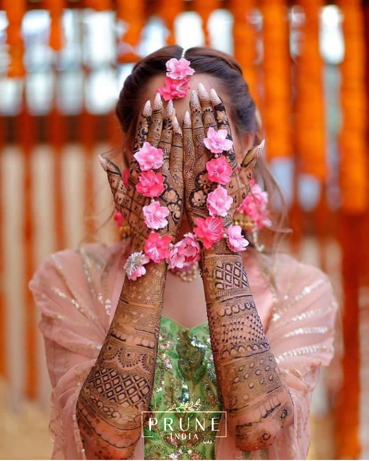 Bride in Set of Four - Maang Tikka , Jhumkie with Floral kaanchain, Choker & Haath Phool