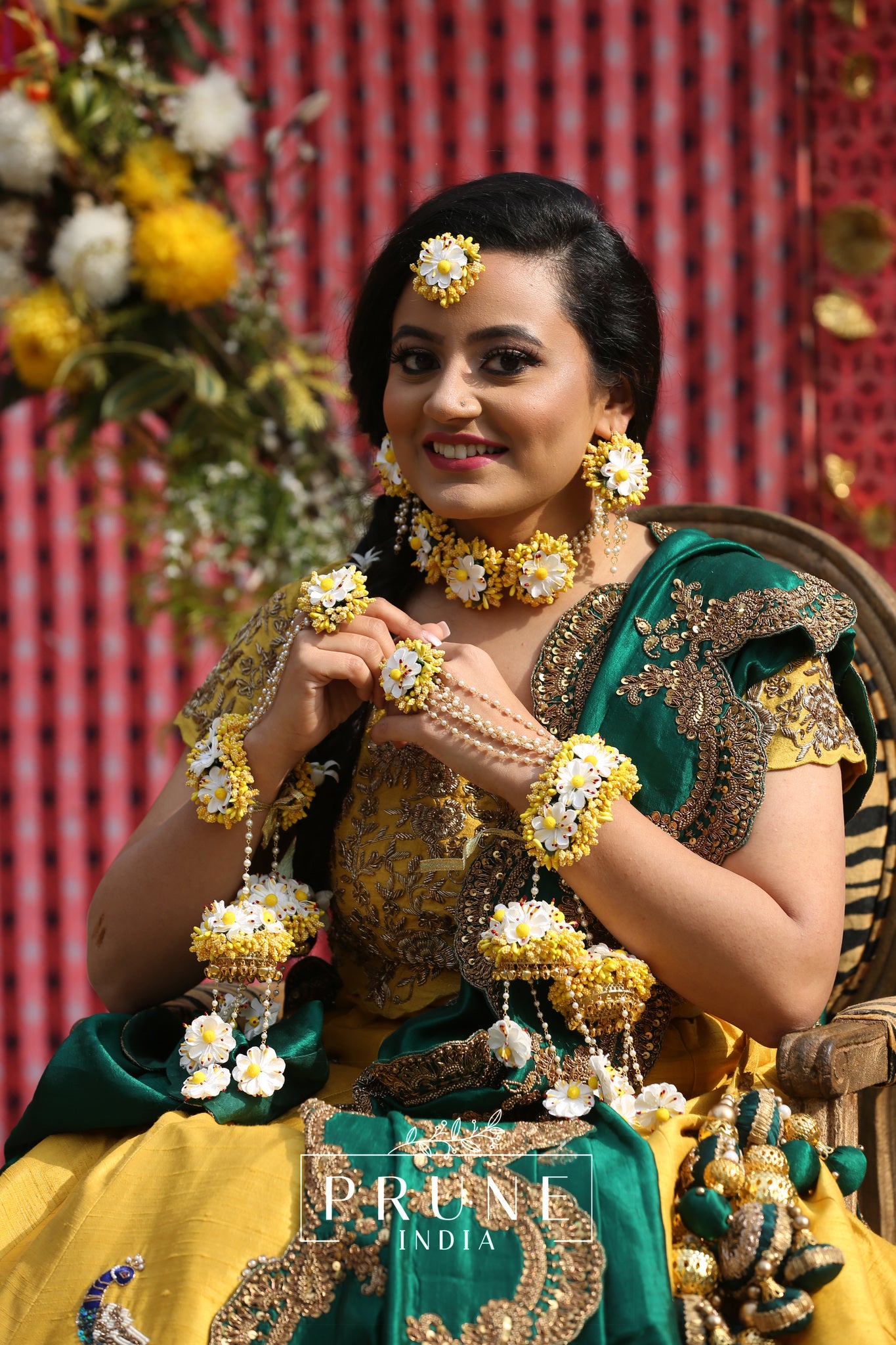 Long earrings with maang tikka discount