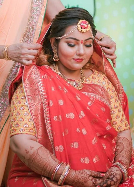 A mom to be wearing floral jewelry on her baby shower, Indian god bharai