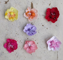 Load image into Gallery viewer, Three Flower Anklets
