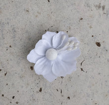 Load image into Gallery viewer, Half Tiara in Silk Flower
