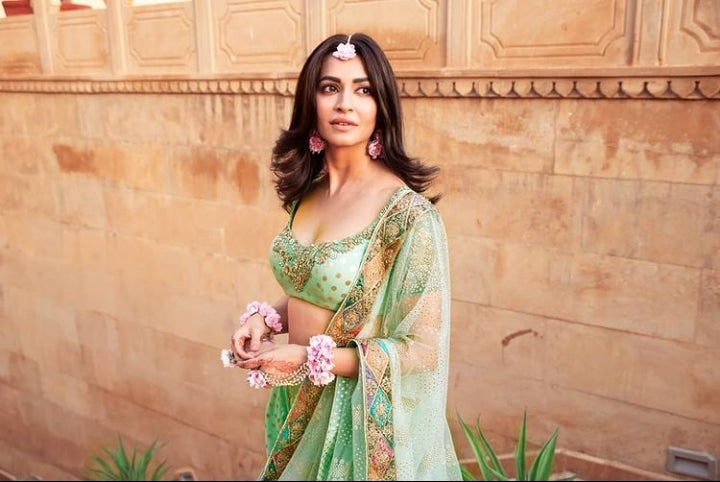 Kriti Kharbanda Mehndi Look – Housefull 4 Floral Jewellery | Prune India Signature Silk
