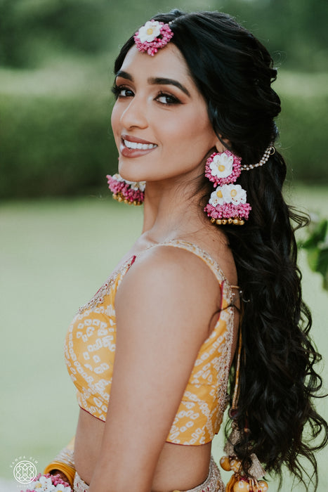 Luxury floral jewelry set in off-white worn by a real wedding bride.