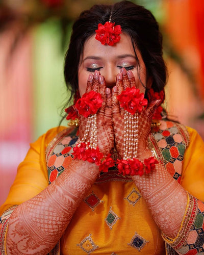 Bride in Set of Three - Maang Tikka, Jhumkie with Floral Kaanchain & Haath Phool
