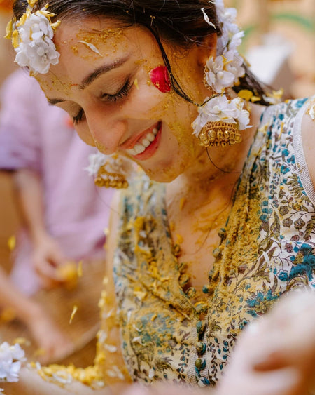 Maang Tikka, Jhumki with Floral Kaanchain, Haath Phool & Anklets