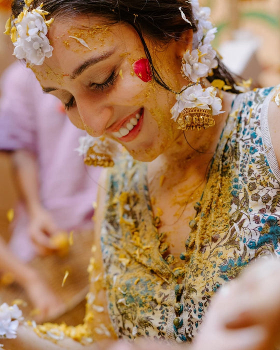 Maang Tikka, Jhumki with Floral Kaanchain, Haath Phool & Anklets