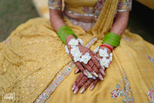 Load image into Gallery viewer, Bride in Set of Three - Maang Tikka , Jhumkie with Bead Kaanchain &amp; Haath Phool
