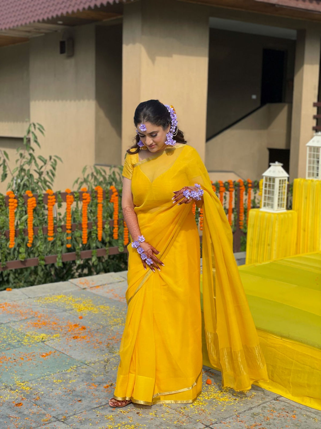 Bride in Set of Four - Maang Tikka, Jhumkie with Floral Kaanchain , Haath Phool & Anklets