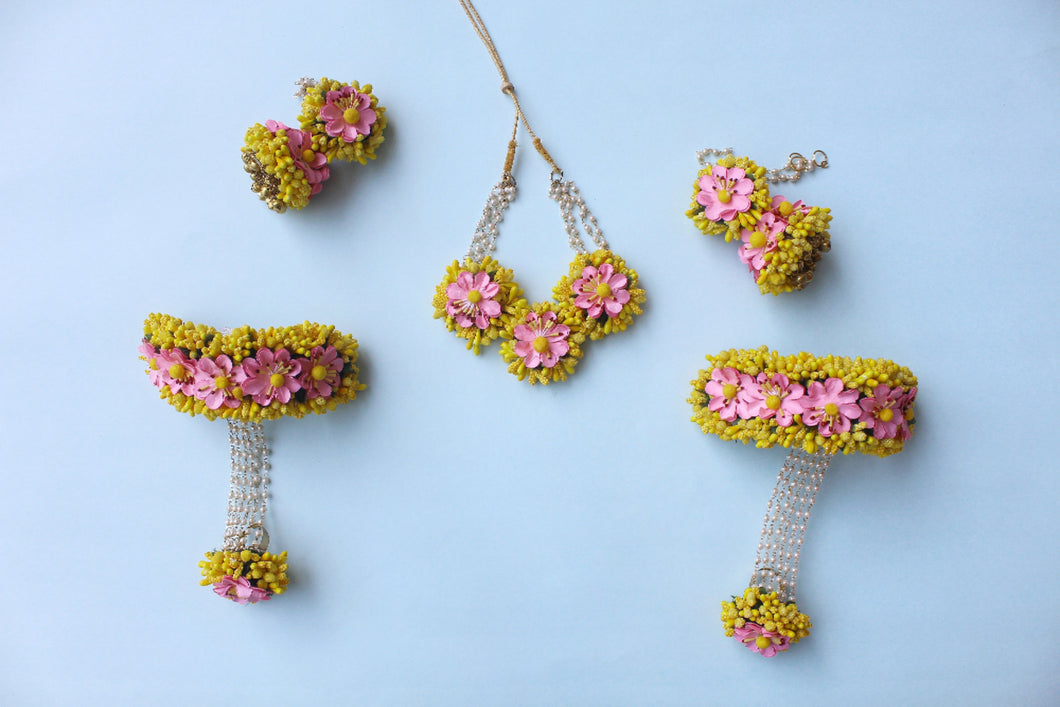 Set of Four - Maang Tikka, Jhumkie, Choker & Haath phool