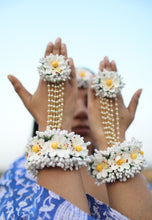 Basic Set - Maang Tikka, Earring & Haath Phool (MT, SE, SHP)