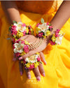 Bride in Basic Set - Maang Tikka, Jhumkie & Haath Phool