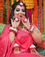 Load image into Gallery viewer, Set of Four - Maang Tikka, Jhumkie, Haath Phool &amp; Kaleere (MT, SJ, SHP, PIFK BT 0041)
