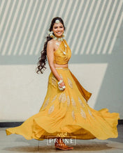 Bride in Set of Five - Maang Tikka , Jhumkie & Floral Kaanchain , Choker , Necklace & Haath Phool