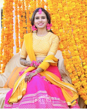 Bride in Set of Four - Maang Tikka , Jhumkie with Floral Kaanchain, Haath phool & Kaleere