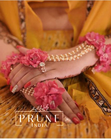 Bride in Set of Three - Maang Tikka , Jhumkie with Floral Kaanchain & Haath Phool