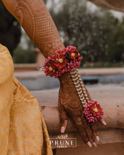 Bride in Basic Set - Maang Tikka, Earring & Haath Phool