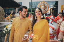Bride in Set of Four - Four Flower Round Maang Tikka , Jhumkie , Haath Phool & Kaleere