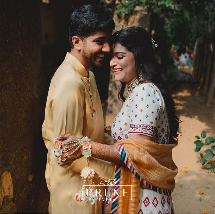 Bride in Set of Two - Haath Phool & Kaleere