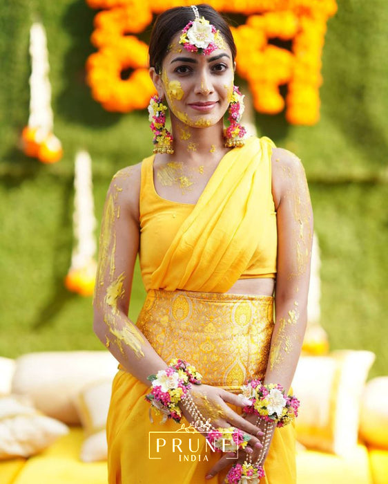 Bride in Basic Set - Maang Tikka, Jhumkie & Haath Phool