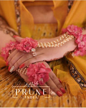 Bride in Four Flower Round Six Bead Haath Phool