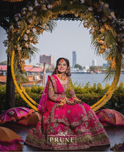Load image into Gallery viewer, Set of Four - Maang Tikka, Earring, Choker &amp; Haath Phool with Kaleere
