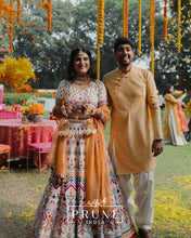 Load image into Gallery viewer, Bride in Set of Two - Haath Phool &amp; Kaleere

