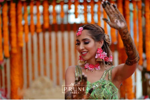 Bride in Set of Four - Maang Tikka , Jhumkie with Floral kaanchain, Choker & Haath Phool
