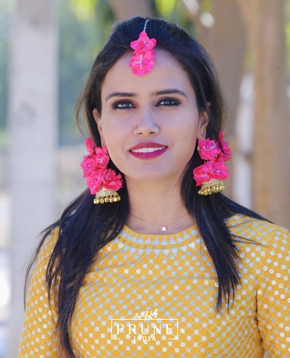 Bride in Set of Four - Maang Tikka , Jhumkie with Floral Kaanchain, Haath phool & Kaleere