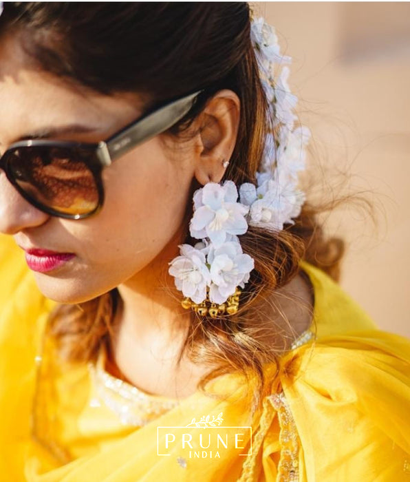 Bride in Set of Two - Four Flower Round Maang Tikka & Jhumki with Floral Kaanchain