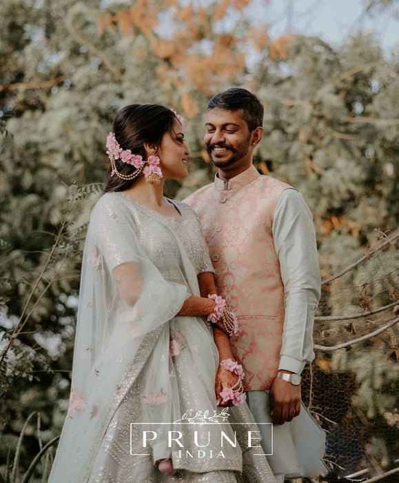 Bride in Basic Set - Maang Tikka, Jhumkie with Floral Kaanchain & Haath Phool