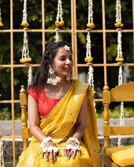 Bride in Basic Set - Maang Tikka, Passa Earring & Haath Phool