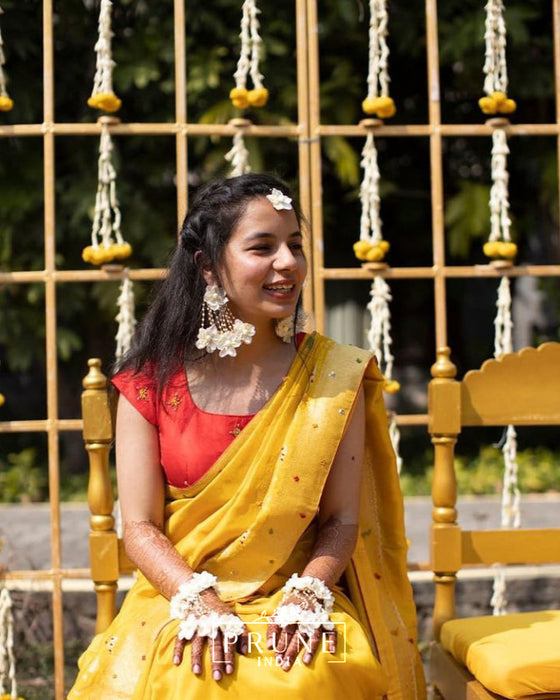 Bride in Basic Set - Maang Tikka, Passa Earring & Haath Phool