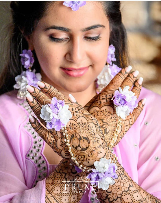 Bride in Basic Set - Maang Tikka , Jhumkie & Haath Phool