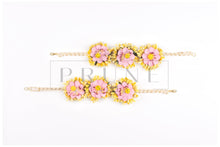 Load image into Gallery viewer, Three Flower Bajubandh in Bud Flower
