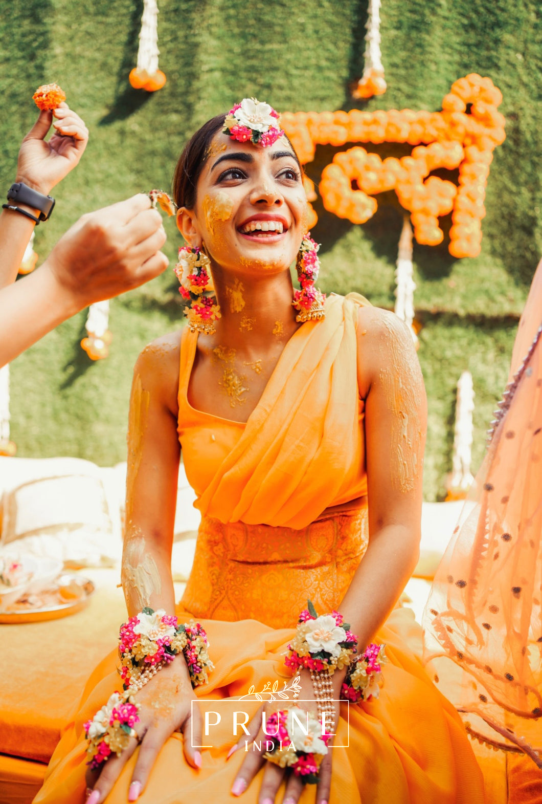 Bride in Basic Set - Maang Tikka, Jhumkie & Haath Phool