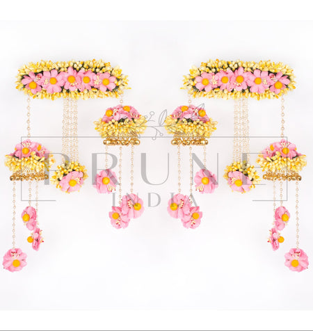 Elegant and lightweight mixed metal floral kaleere and haath phool for comfortable bridal styling.