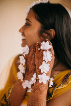 Load image into Gallery viewer, Bride in Set of Four - Maang Tikka, Standard Jhumkie, Haath Phool &amp; Anklets
