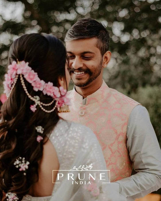 Bride in Basic Set - Maang Tikka, Jhumkie with Floral Kaanchain & Haath Phool