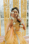 Off White - Maang Tikka, Jhumkas & Haath Phool With Kaleere in Bud Flowers