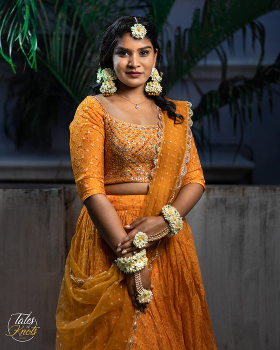 Traditional wedding - Maang Tikka, Jhumki with Floral Kaanchain & Haath Phool in Bud Flowers